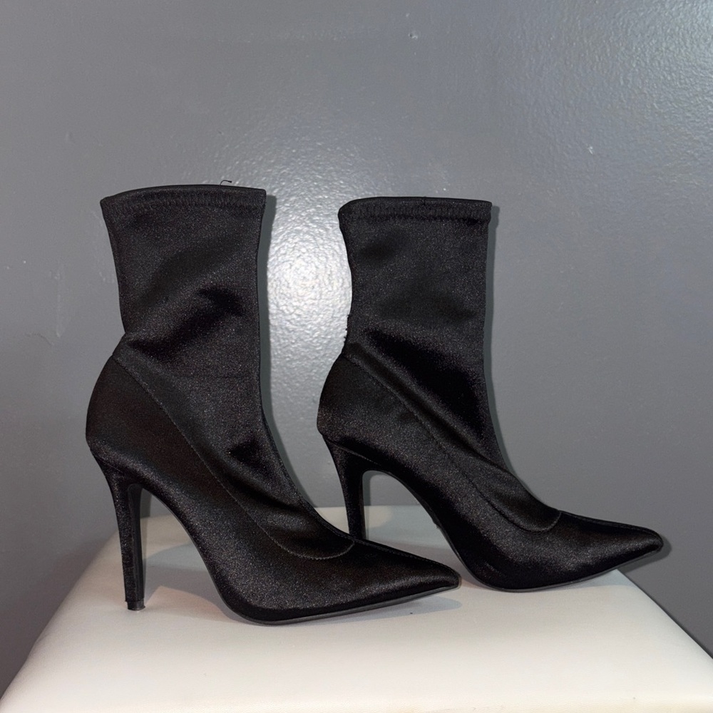 ✨ Chic Black Sock Ankle Boots | Pointed Toe Stiletto | Size 6 ✨